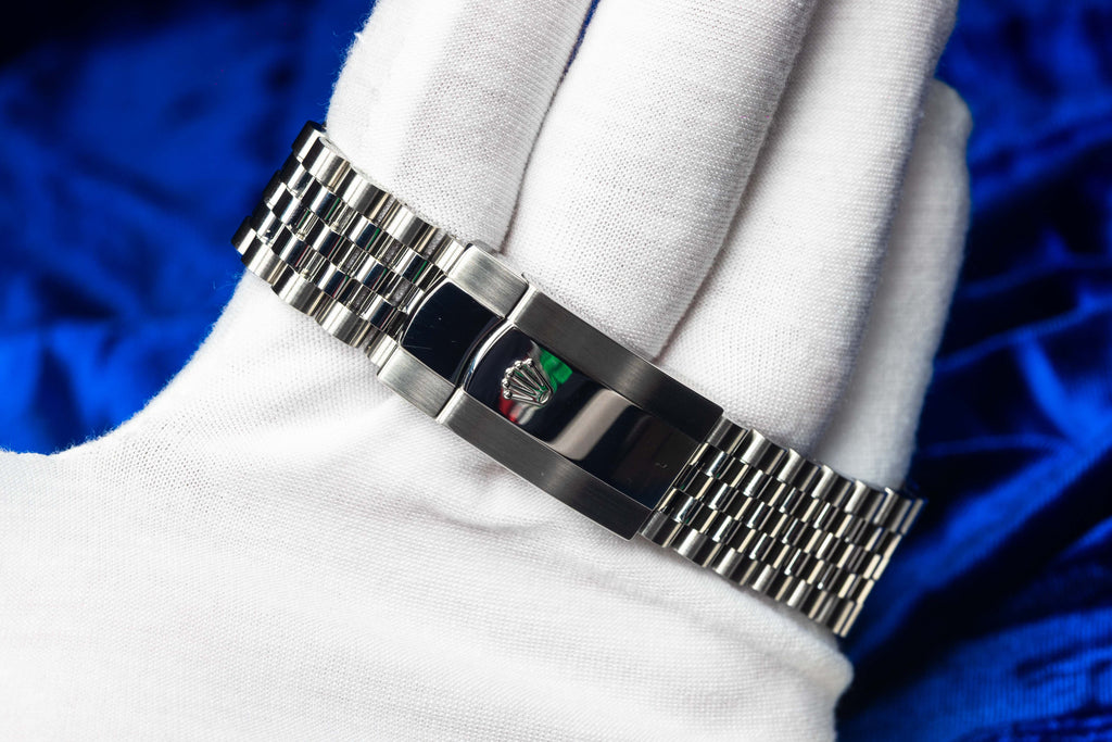 Rolex Datejust 41 Blue Dial, Jubilee Bracelet, Fluted Bezel - FULL SET - 126334