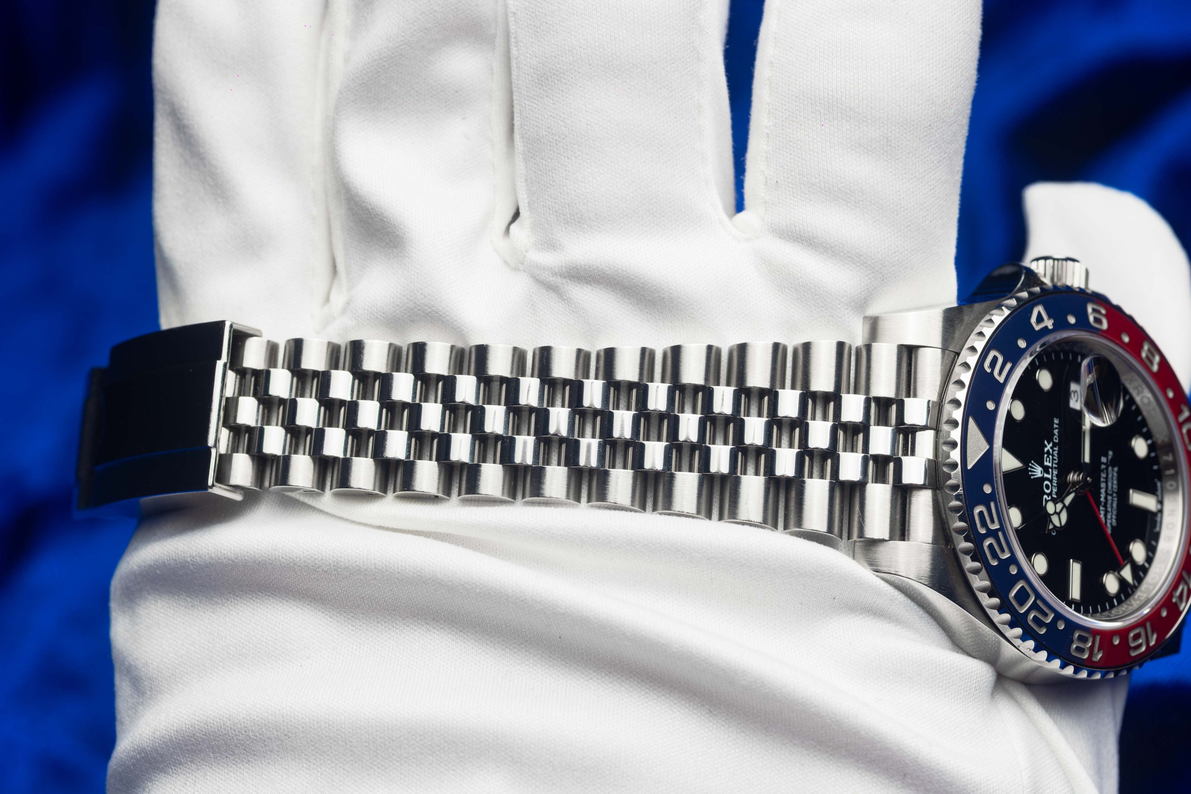 Rolex GMT-Master II "Pepsi" - 2025 BRAND NEW FULL SET - 126710BLRO